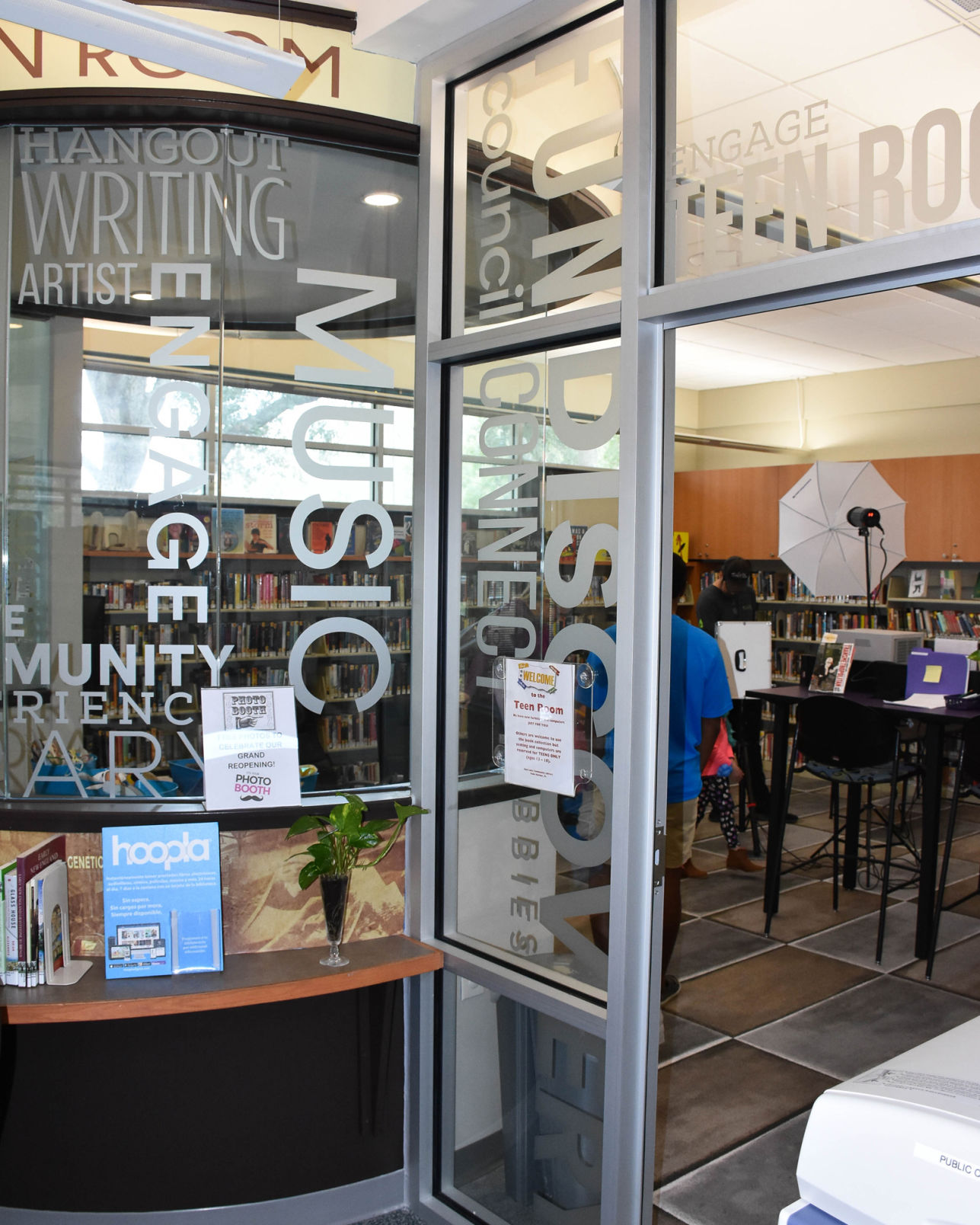 PI0130ellibrary6.jpg
